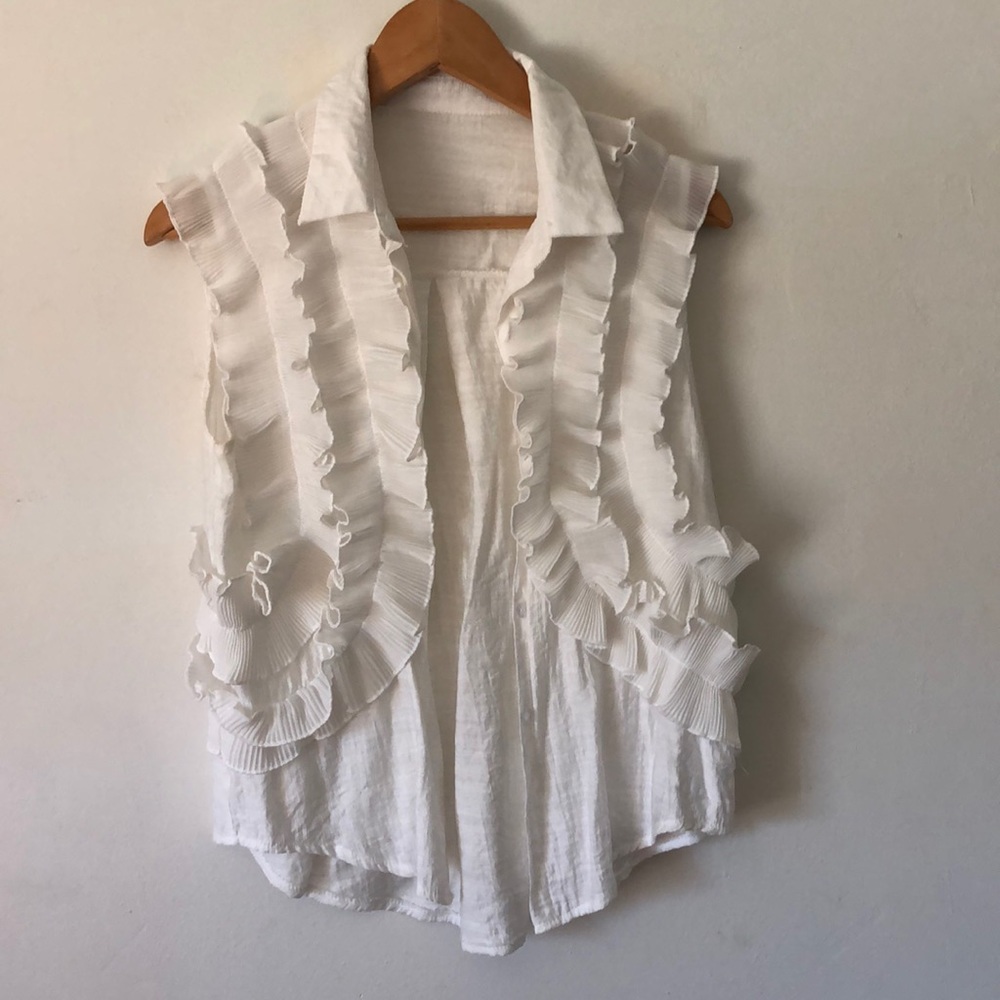 Sleeveless Linen Ruffle Top in White